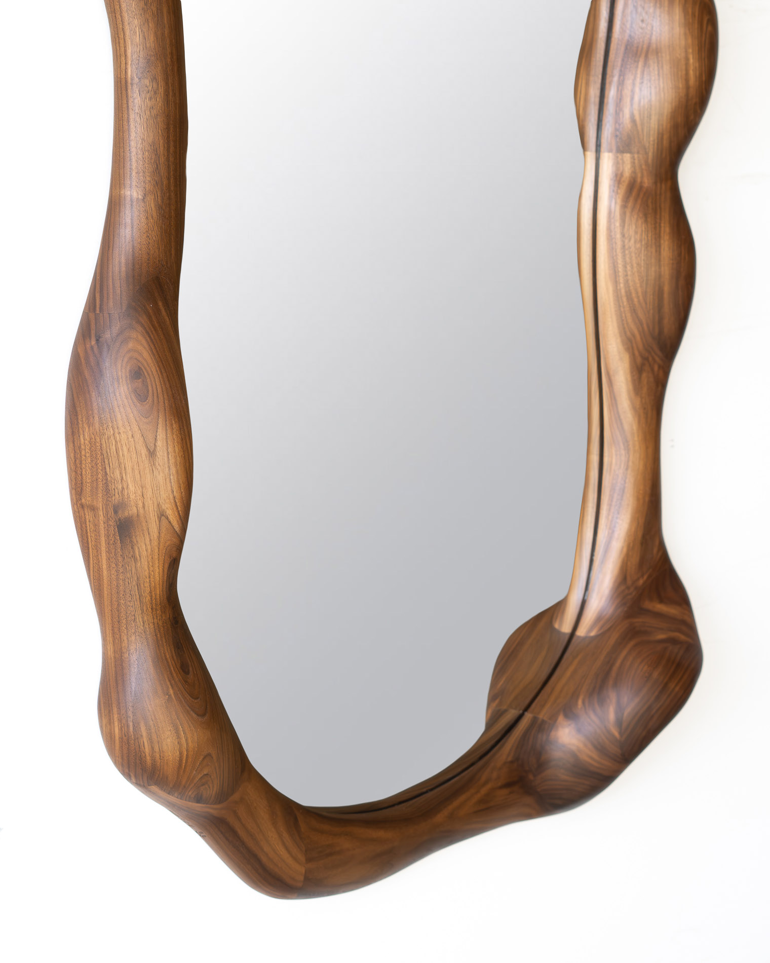 Sculpted mirror in walnut wood