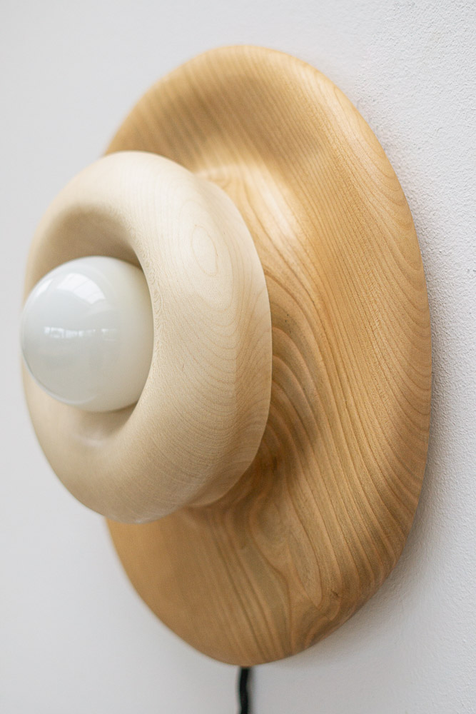 round wall lamp in cherry and maple wood
