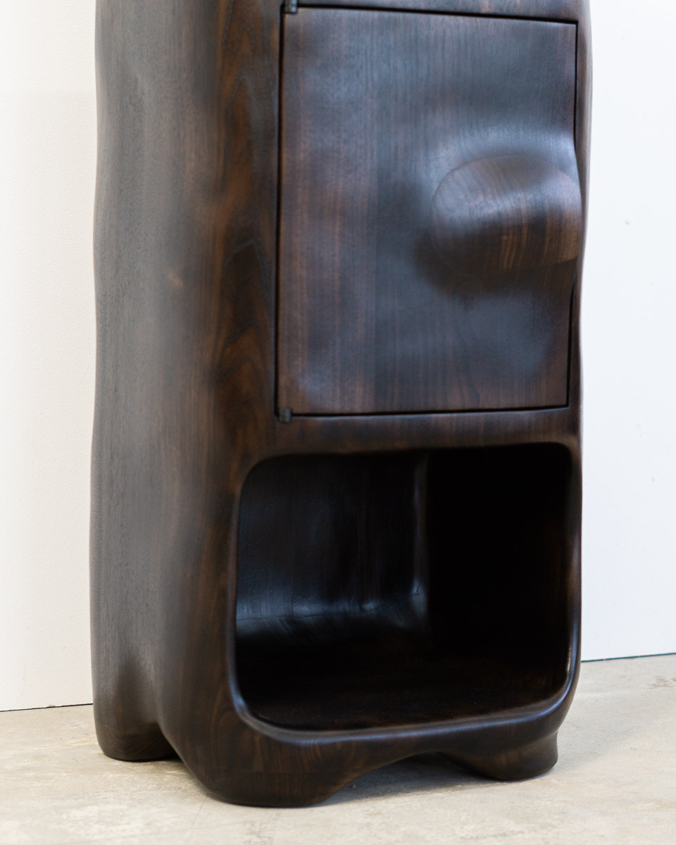 Vanity in walnut with stone sink