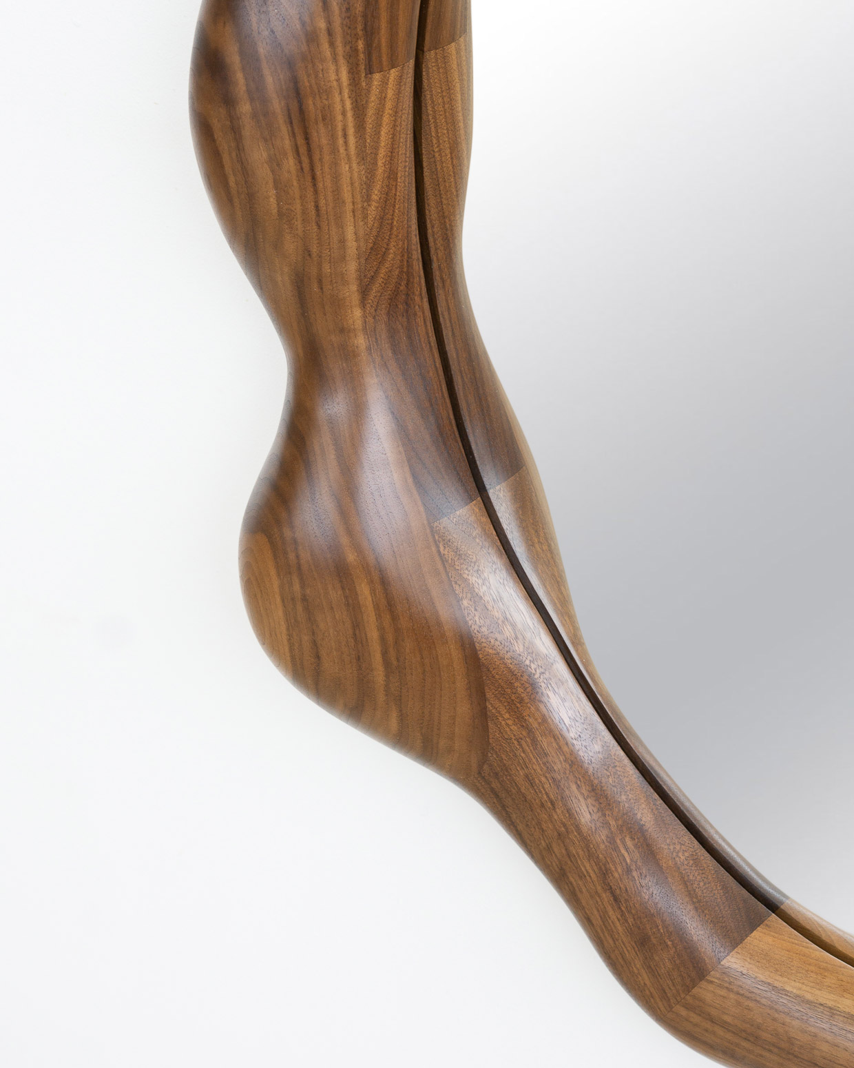 sculptural-mirror-walnut-knysch