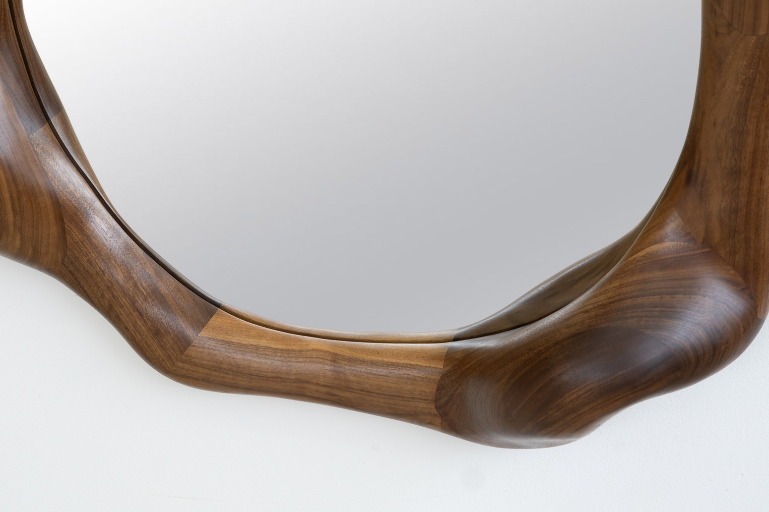 sculptural-mirror-walnut-knysch