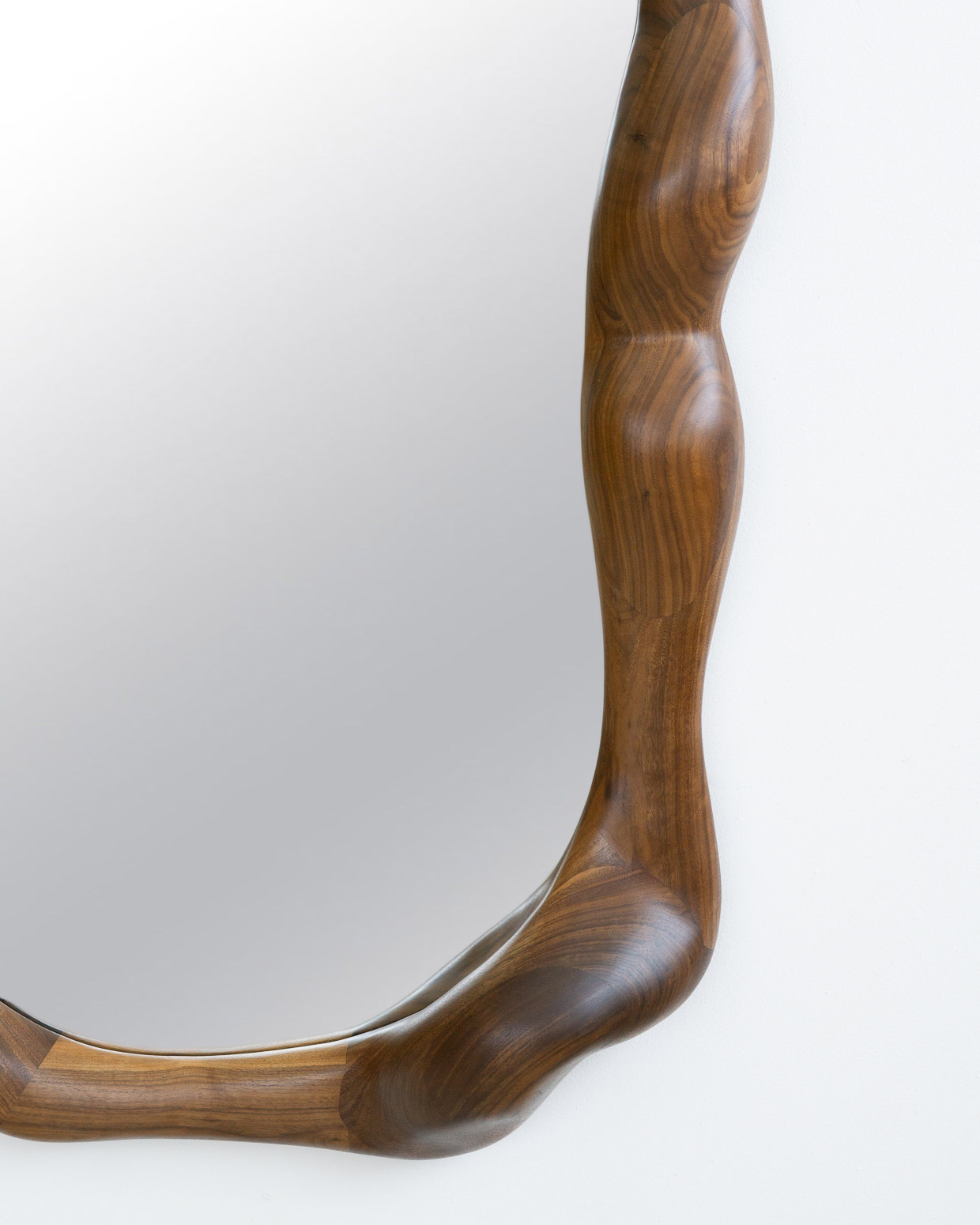 sculptural-mirror-walnut-knysch