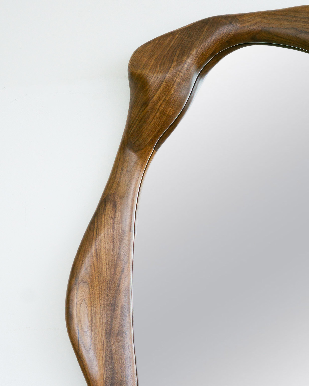 sculptural-mirror-walnut-knysch